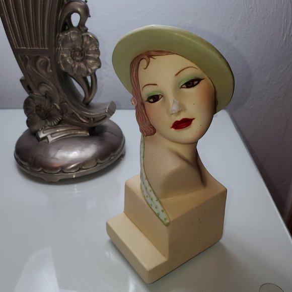 ART DECO STYLE LADY STATUE - Picture 1 of 1
